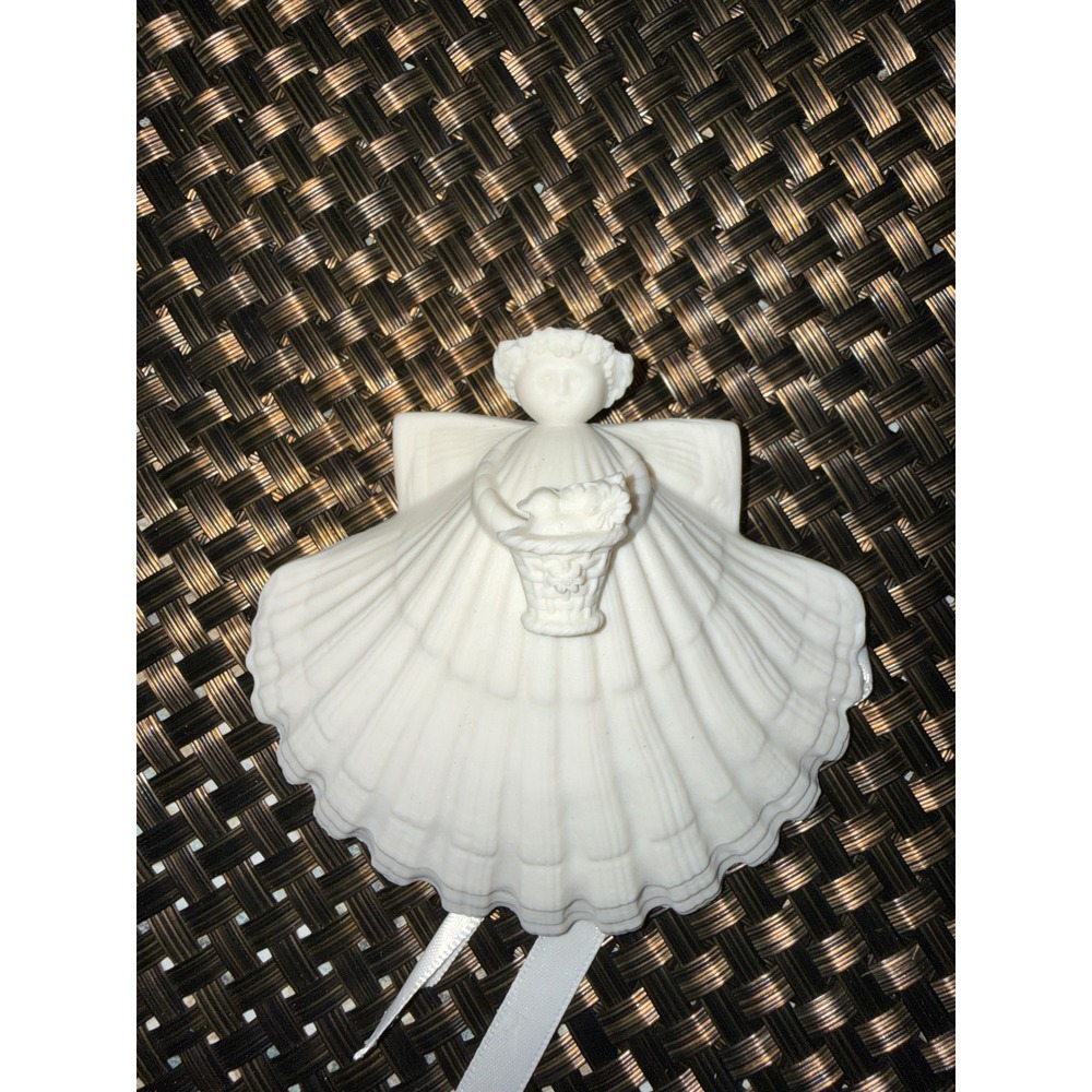Margaret Furlong Song of New Life Angel 2000 Special Edition Shell Ornament